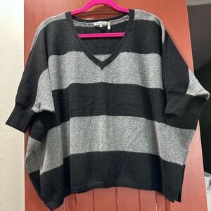 Minnie Rose Black and Pink Sweater 💯Cashmere oversized fit.